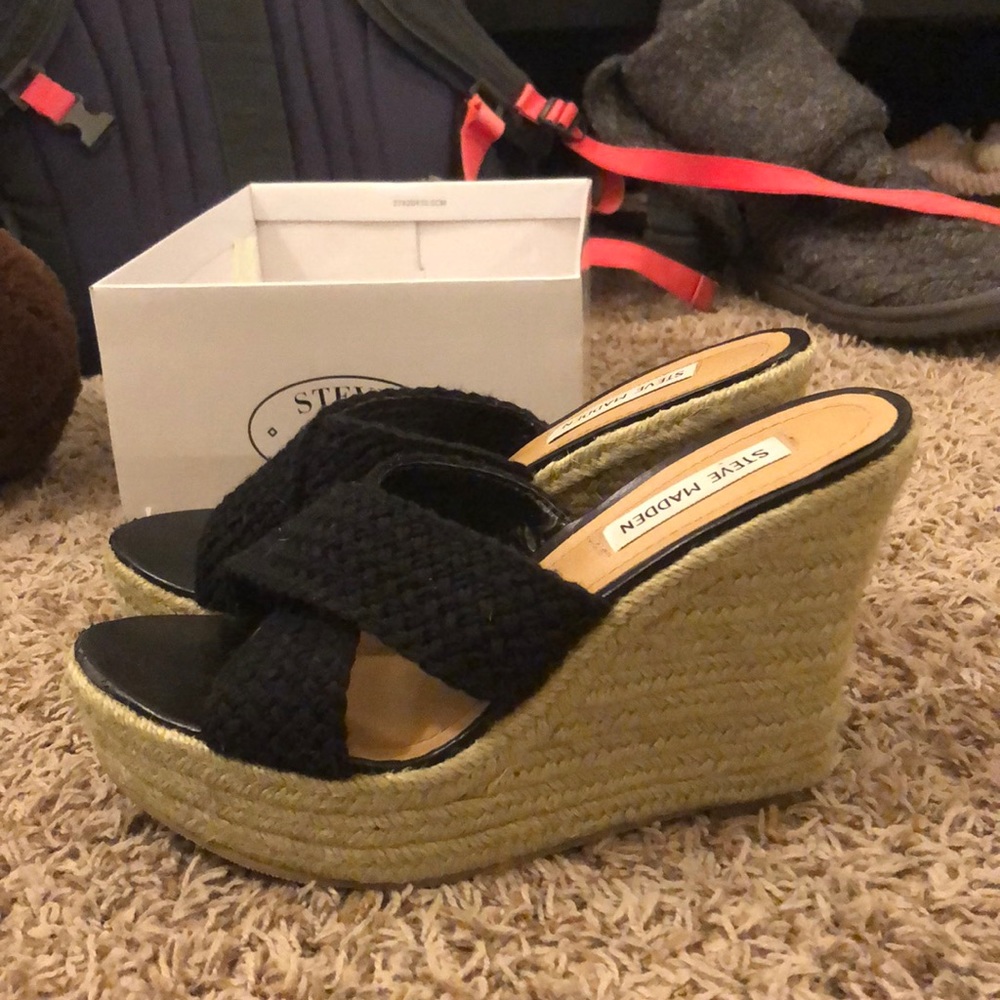 Steve Madden black wedges